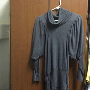 Long sleeve scoop neck top